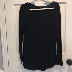 Scoop neck black tee